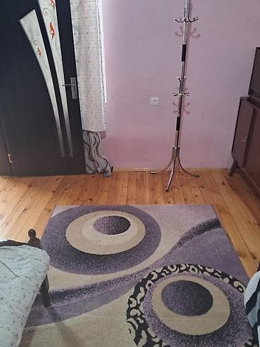 guneslide heyet evi: İcarəyə verilir: sadə və səliqəli otaq - 2 tək nəfərlik taxta çarpayı — 5