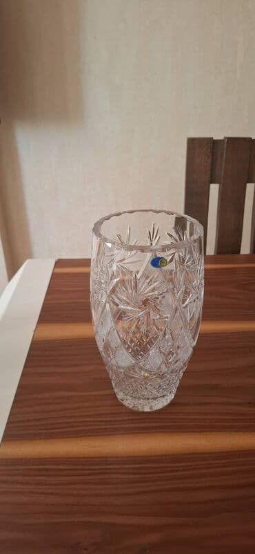 neman xrustal instagram: Bir vaza, Xrustal — 1