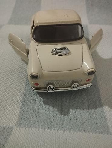 Kolleksiya üçün oyuncaq avtomobil – retro kupe model - Material — 2