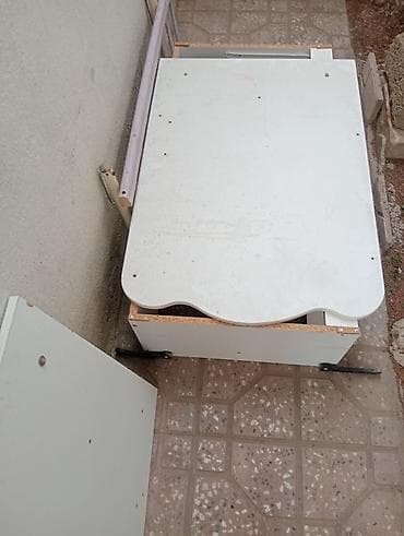 Ev üçün mebel: (30₼). Uşaq kravatıdir. Sökülüb deyə belə görünür. İŞLEK — 2