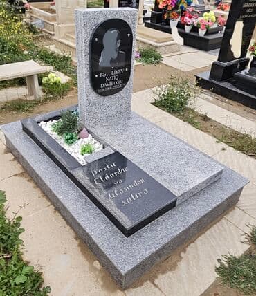 at və eşşəyin cutləşməsi: QƏBİR -:-DAŞI
 Qranit mərmər — 2