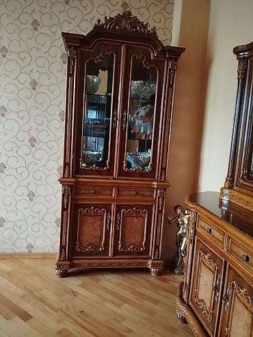 bufet: Klassik üslubda qonaq otağı mebel dəsti - Tərkib: 1 vitrinli şkaf — 2