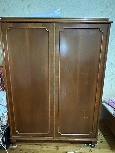 masa taxta: Qonaq otağı mebel dəsti Tərkibi: - Şüşə vitrini olan böyük bufet: 4 — 4