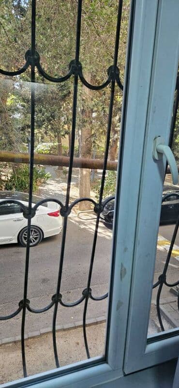 şamaxı ev: Mənzil kirayə verilir. Tenis Akademiyasının yanında təzə təmirdən — 10