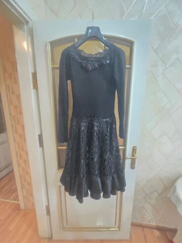 Qara rəngli zərif qadın paltarı - Dizayn: yuxarı hissəsi trikotaj lalafo.az -da Qara rəngli zərif qadın paltarı - Dizayn: yuxarı hissəsi trikotaj