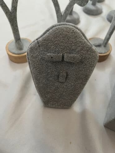 Аренда оборудования: Bijuteriya üçün vitrinlər Az istifadə olunub Hamsı birlikdə 130 azn 😍 — 8