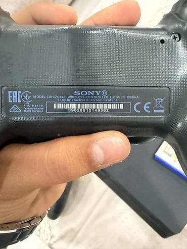 PlayStation 4 komplekti - Konsol: Sony PlayStation 4 (şəkildə