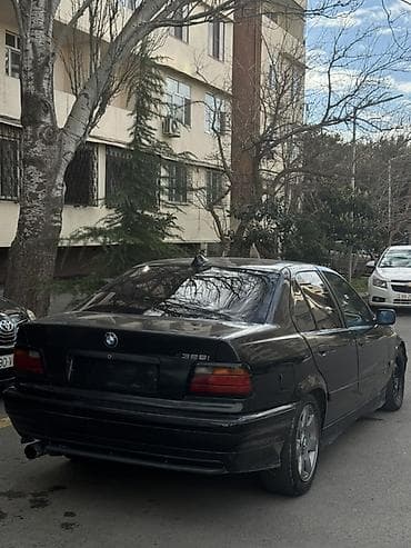 zil tekeri: BMW 3 series: 2.8 l | 1992 il Sedan — 4