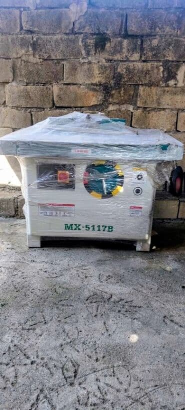 gürcü xəngəli aparatı: - MX-5117B frezə dəzgahı. Üst paneldə ölçü cədvəli, iri tənzimləmə — 1
