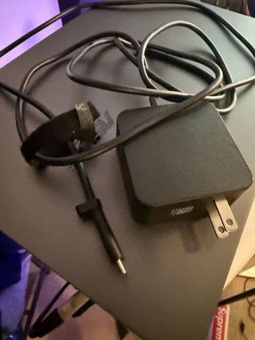 noutbuklar işlənmiş: ASUS ZenBook 14 OLED - Korpus: boz alüminium gövdə, nazik çərçivələr — 2