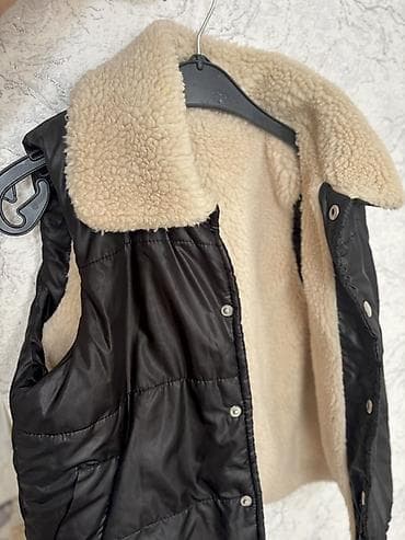 ust geyimleri: Zara model godekce.Ideal veziyyetdedir yeniden secilmir. 1-2 defe — 3