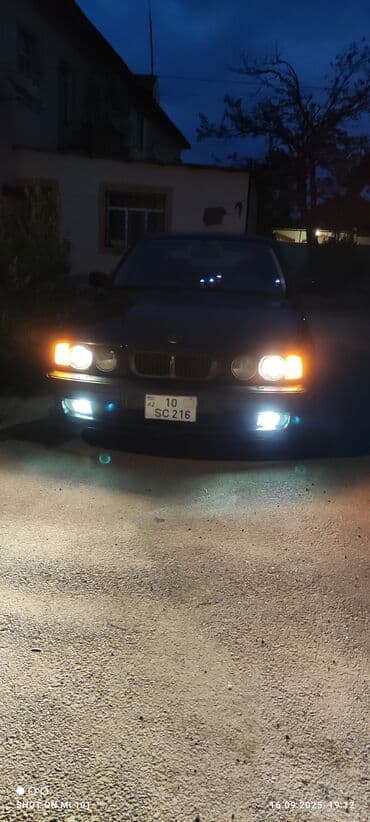 Boşqablar: BMW 525: 2.5 l | 1995 il Sedan — 16