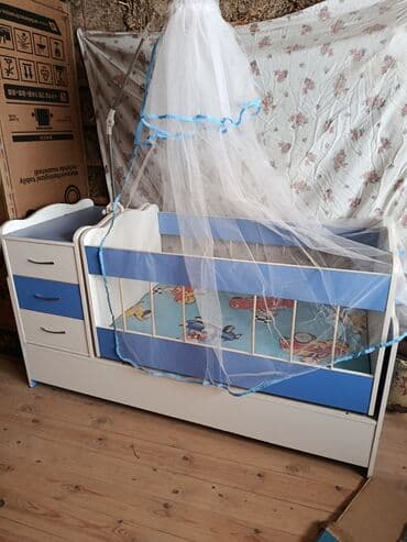 купить кровать трансформер: Для девочки и мальчика, Б/у, Четырехугольная, Колыбель, С бортиками, С матрасом, Без механизма качания — 1