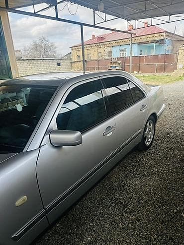 volkswagen polo 1: Mercedes-Benz E 240: 2.4 л | Седан — 9