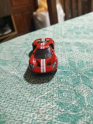 Qırmızı rəngli metal oyuncaq sport avtomobili - Korpus: parlaq