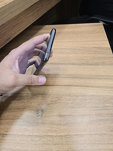 iphone 11 pro satilir: IPhone 11 Pro Max, Space Gray, Face ID — 4