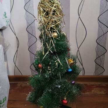 Yeni il yolkası satılır.
Oyuncaqları üzərindədir
Ünvan Qara Qarayev — 1