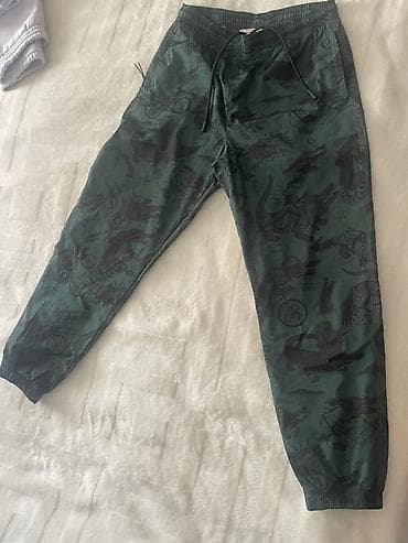 sport şalvar: Lacoste x Netflix kişi şalvarı – Relaxed Fit - Rəng: tünd yaşıl — 3