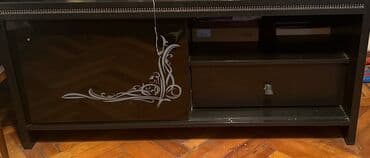 şiş qadın ətəkləri: - Qadın ətəyi: A-kəsim, dizə yaxın uzunluq. Xırda xanalı (çəkmə) — 4