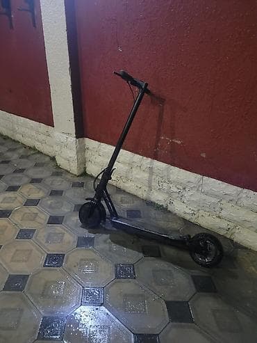 günlük velosiped: Elektrik skuter – qara rəngdə, şəhər daxili rahat hərəkət üçün — 4