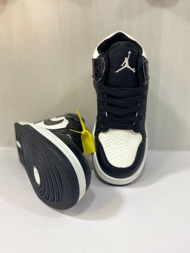 toxunma uşaq kedləri: Uşaq idman ayaqqabısı – aşağı kəsimli dizayn - Rənglər: qara-ağ və — 9