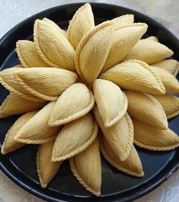 Şəkərbura – ənənəvi Azərbaycan bayram şirniyyatı - Xəmir: nazik