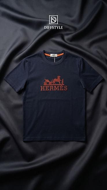 Hermes loqolu qısaqol T‑şört - Rənglər: tünd göy, ağ, qara - Ön — 1