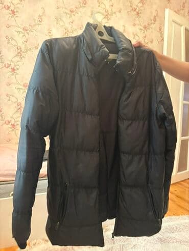 kurtkalar 2021: Razmer M Qara rəngli kişilər üçün yüngül şişmə gödəkçə - Material — 1
