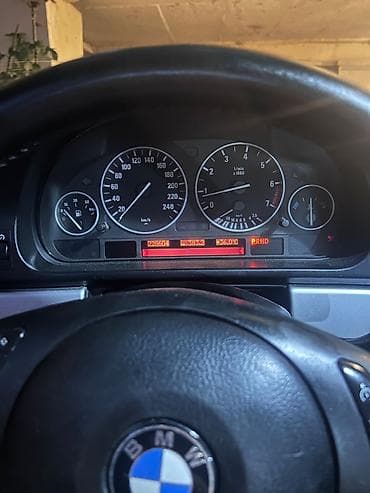BMW 525: 2.5 l | 2001 il Sedan
