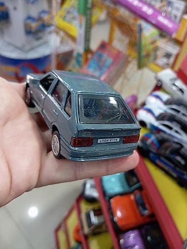 güldanlar: LADA 2114 metal model avtomobil - Miqyas: təxmini 1:32–1:36 (ovuc — 2