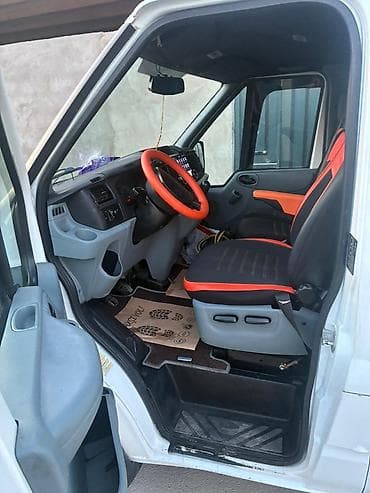 arxa patpres: Ford Transit yük furgonu - Kuzov: qapalı yük furqonu, ağ rəng - — 4