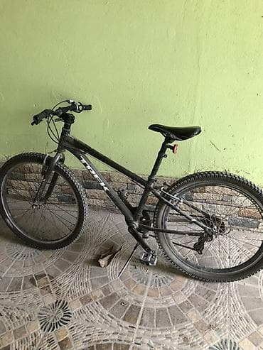 velosibet: Trek dağ velosipedi – alüminium hardtail gövdə, düz (flat) sükan və — 2