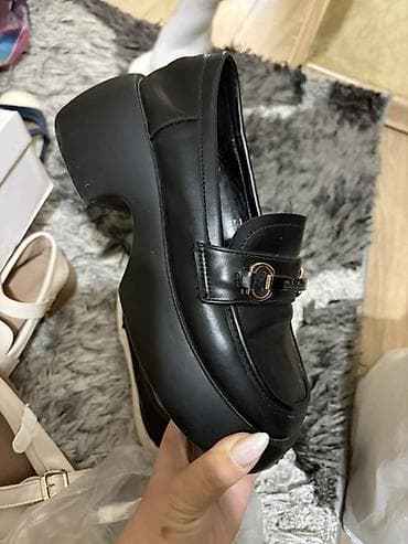Qadın loaferi – qara rəng 37 razmer. 
10 azn cox rahat modeldi — 2