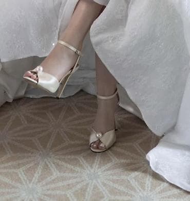 charles keith az: Carlo Pazolini, Ölçü: 37, rəng - Bej, Yeni — 2