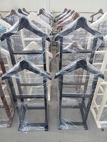 asilqan paltar: Bu, paltarların səliqəli saxlanması üçün nəzərdə tutulmuş taxta — 4