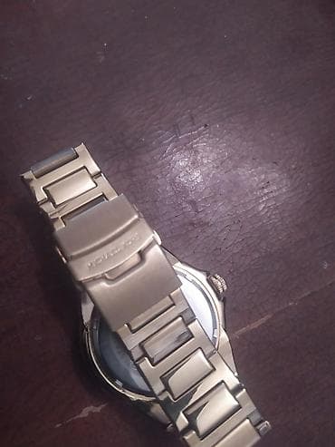 elektron divar saat: Shexsi saatlarimdi azda olsa ishdetmishem. Amma artix taxmadigima gore — 3