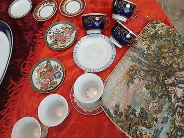 xocali sekilleri: Qədimi/klassik üslubda müxtəlif porselen və şüşə süfrə ləvazimatları — 1