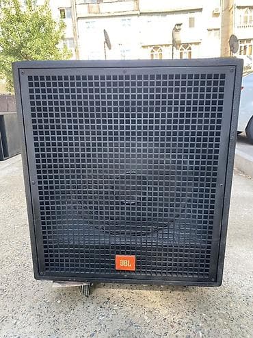 JBL Колонка, Тип - Сабвуфер, цвет - Черный