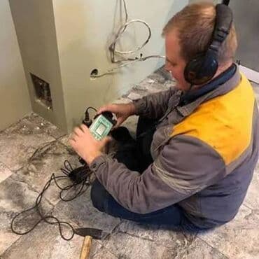 kombi radiator: Su sizma xidmeti su sizma xidmetisu təchizatı, isti su təchizatı — 1