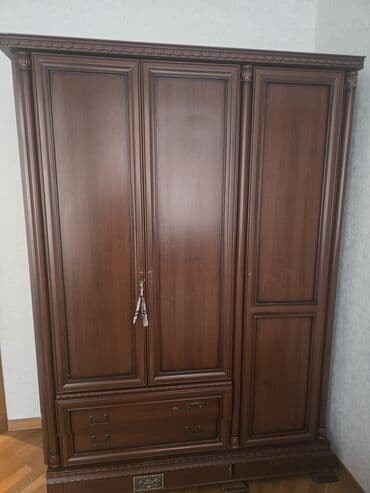 qab iskafi: Açılan, 3 qapılı Düz dolab, Qarderob, paltar dolabı — 1