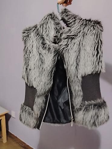 Жилеты, безрукавки: Boz rəngli süni kürklü qadın jileti - Üst hissə: yumşaq, uzun tüklü — 1