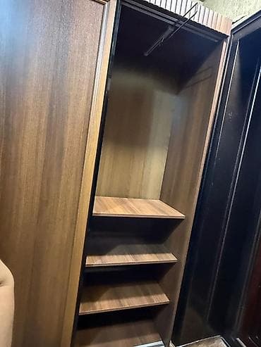 qapi taxda: İşlənmiş, 2 qapılı, Güzgülü, Qəhvəyi, Taxta, Kupe, Düz dolab — 2