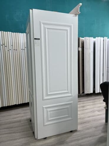 qapi dekorlari: Ağ rəngdə, panelli dizaynlı daxili qapı. Qapının yuxarı və aşağı — 1