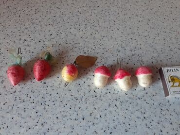 Yolka işıqları: Sovetin yeni il iqruşkaları. Təsvir: - Material: preslənmiş pambıq və — 2