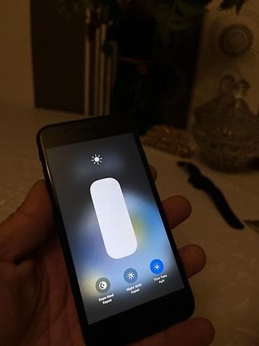 IPhone SE 2020, Qara, Barmaq izi — 3
