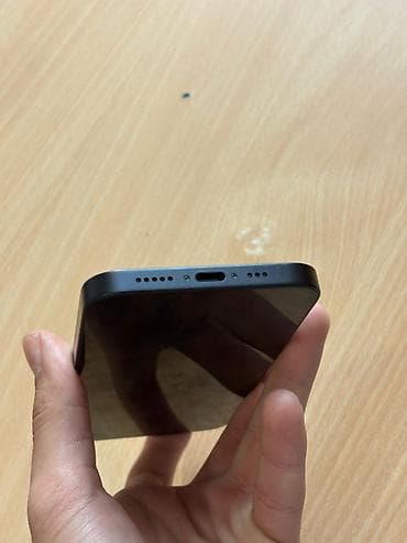 ipod classic 7: IPhone 16e, 128 GB, Qara, Zəmanət — 7