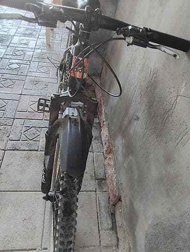 surron bike: MTB tipli velosiped Xüsusiyyətlər: - 26" təkərlər, qalın protektorlu — 4