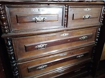 Komodlar: İşlənmiş, Güzgüsüz, Rumıniya — 1