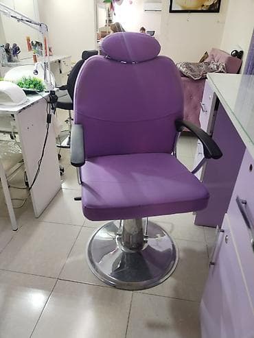 Çox endirim edildi. 2guzgulu mebel yaxşi veziyetde, 1 Dirnag masası