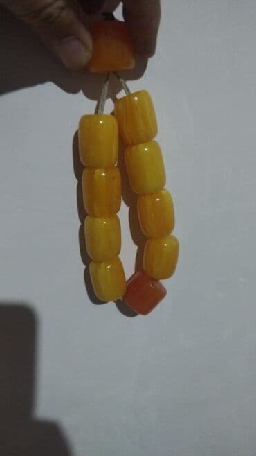 Toy paltarları və aksesuarları: Kəhrəba rəngli təsbeh muncuqları - Material: sarı–narıncı tonlarda — 2